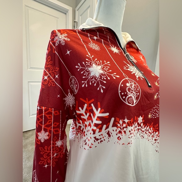 NEW Women’s M Red White 1/2 Zip Stand Collar Snow Holiday Christmas Sweatshirt - Picture 6 of 14